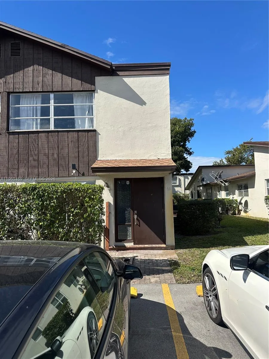 2 bedroom 1 bath for sale at 3201 NW 4th Ter # 61, Pompano Beach FL 33064