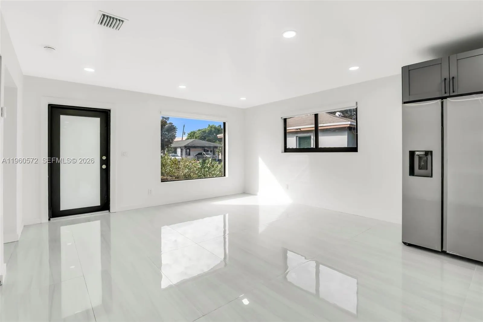 528 NW 3rd Ct, Hallandale Beach FL 33009