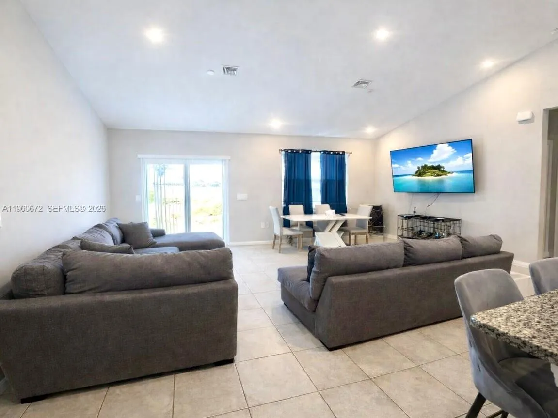 9042 E Broad Circle, La Belle FL 33935
