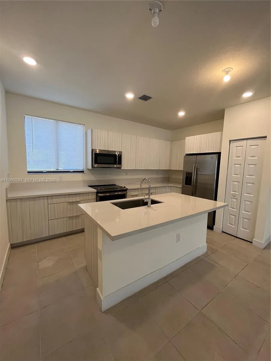 4935 NW 84th Ave # 0, Doral FL 33166