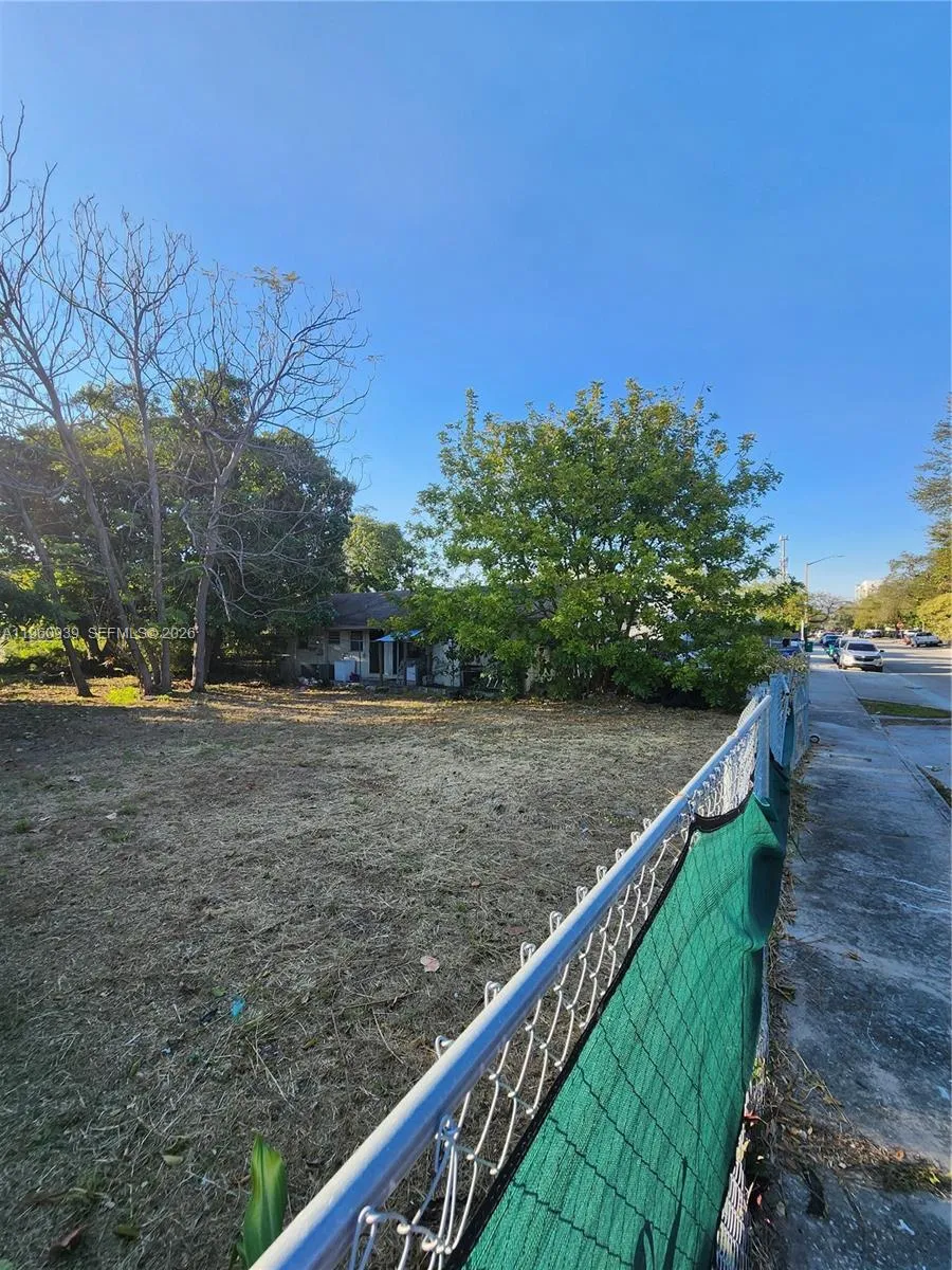 6742 NW 4th Ave, Miami FL 33150