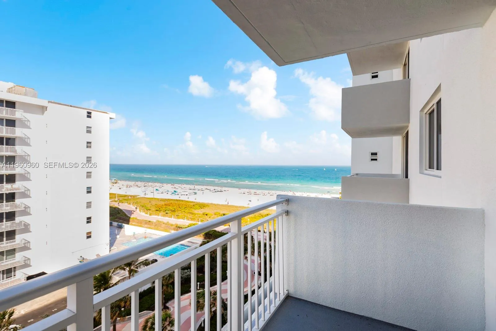 1 bedroom 1 bath for sale at 345 Ocean Dr # 819, Miami Beach FL 33139