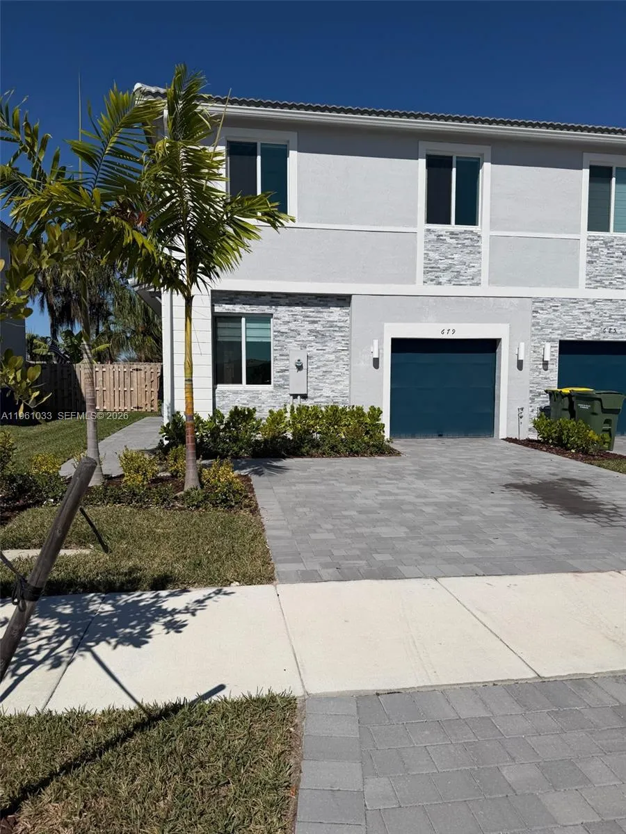 4 bedroom 3 bath for sale at 679 SE 13th St Cir, Homestead FL 33034