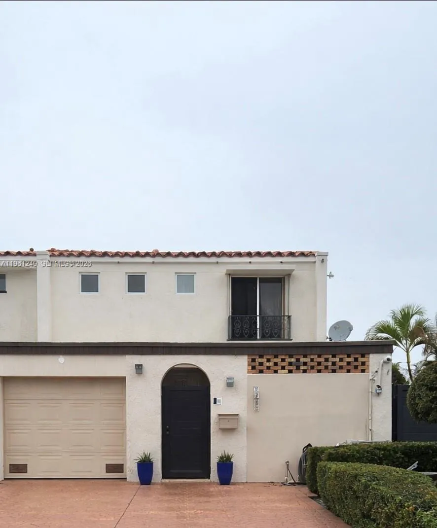 3 bedroom 2 bath for sale at 7282 Jacaranda Ln, Miami Lakes FL 33014