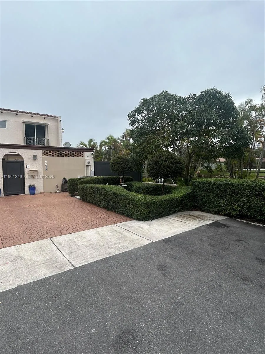 7282 Jacaranda Ln, Miami Lakes FL 33014