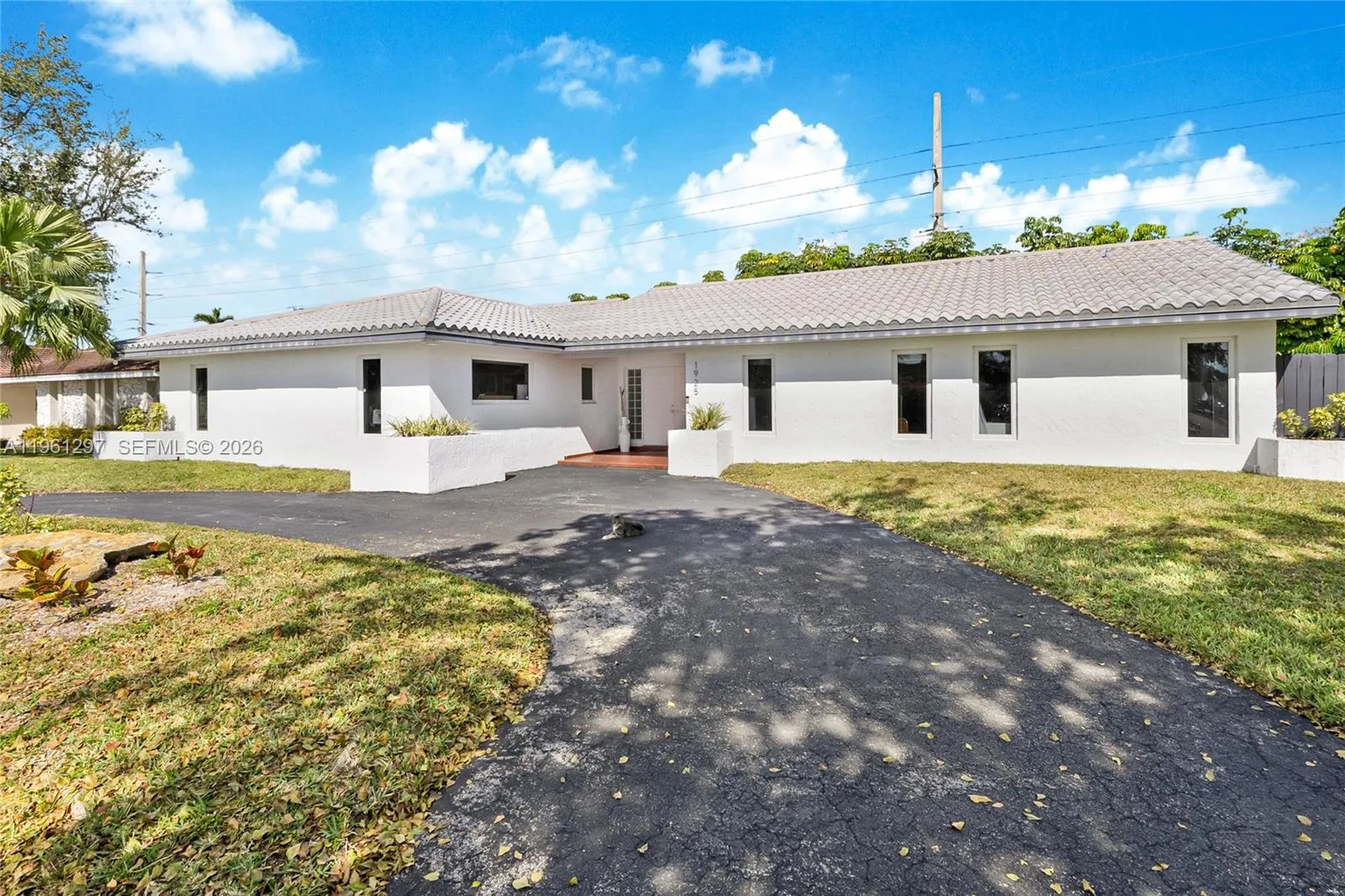 1925 NE 214th Ter, Miami FL 33179