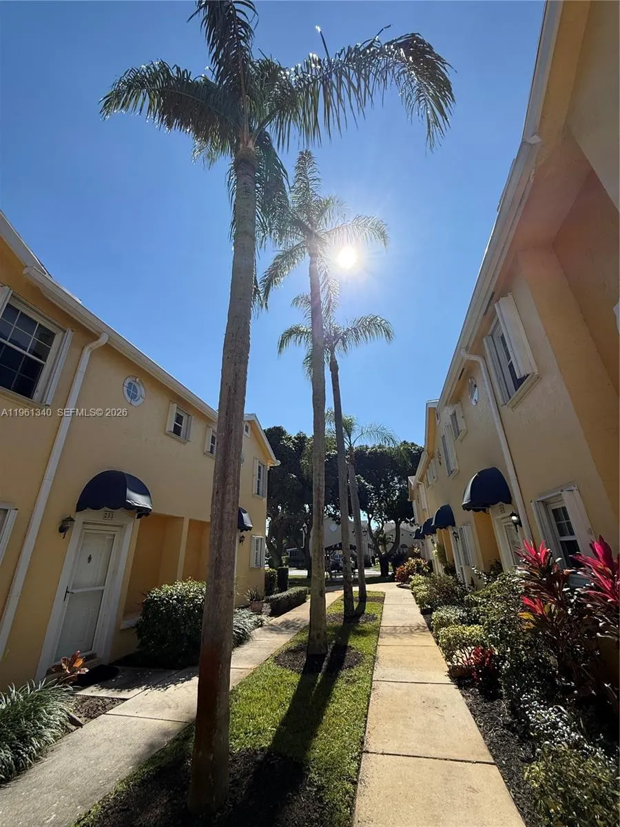 232 Waterside Dr, Hypoluxo FL 33462