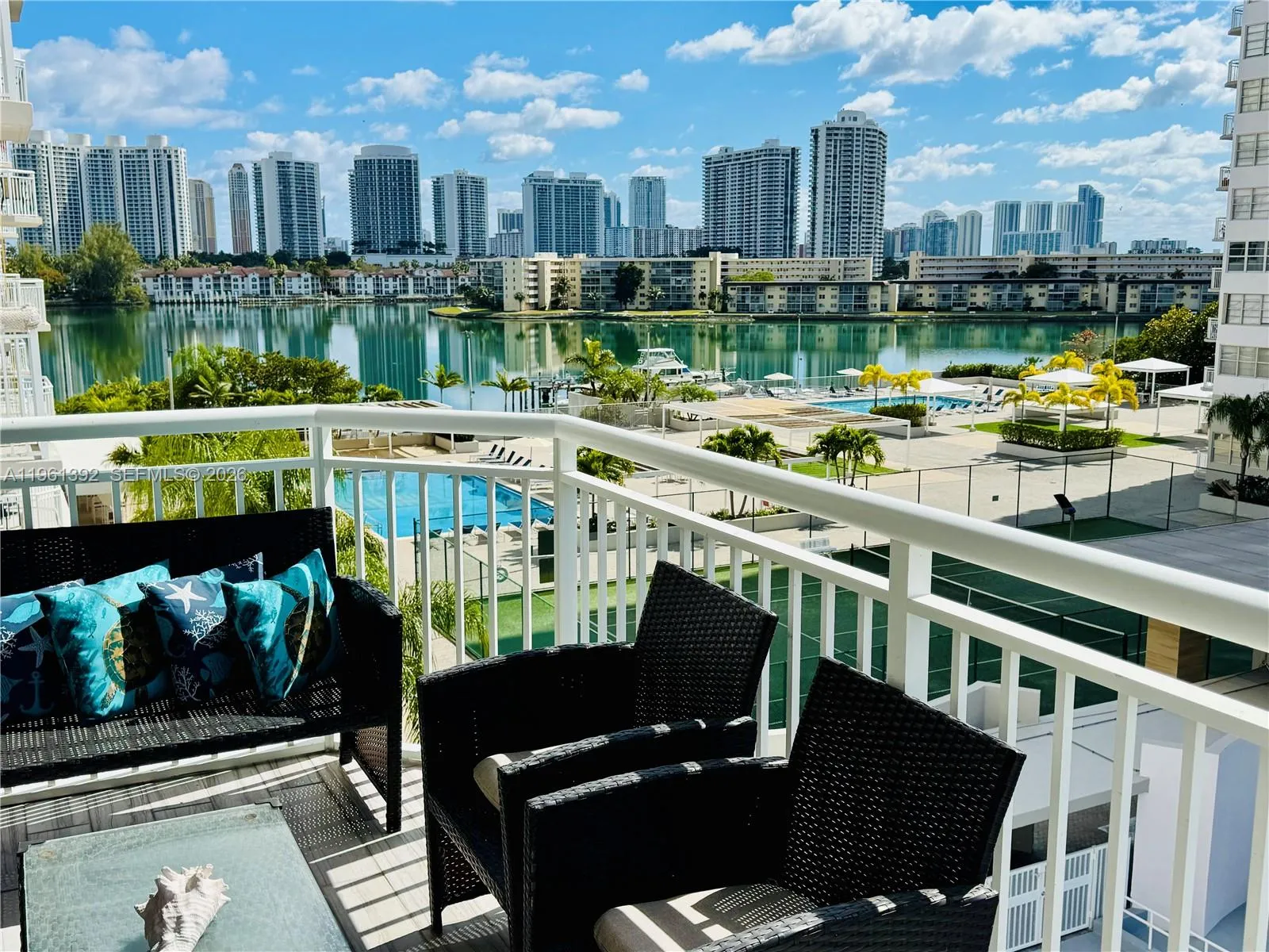 1 bedroom 1 bath for sale at 18051 Biscayne Blvd # 503, Aventura FL 33160