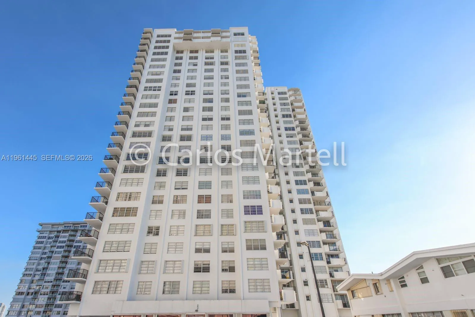 1 bedroom 1 bath for sale at 2750 NE 183rd St # 512, Aventura FL 33160