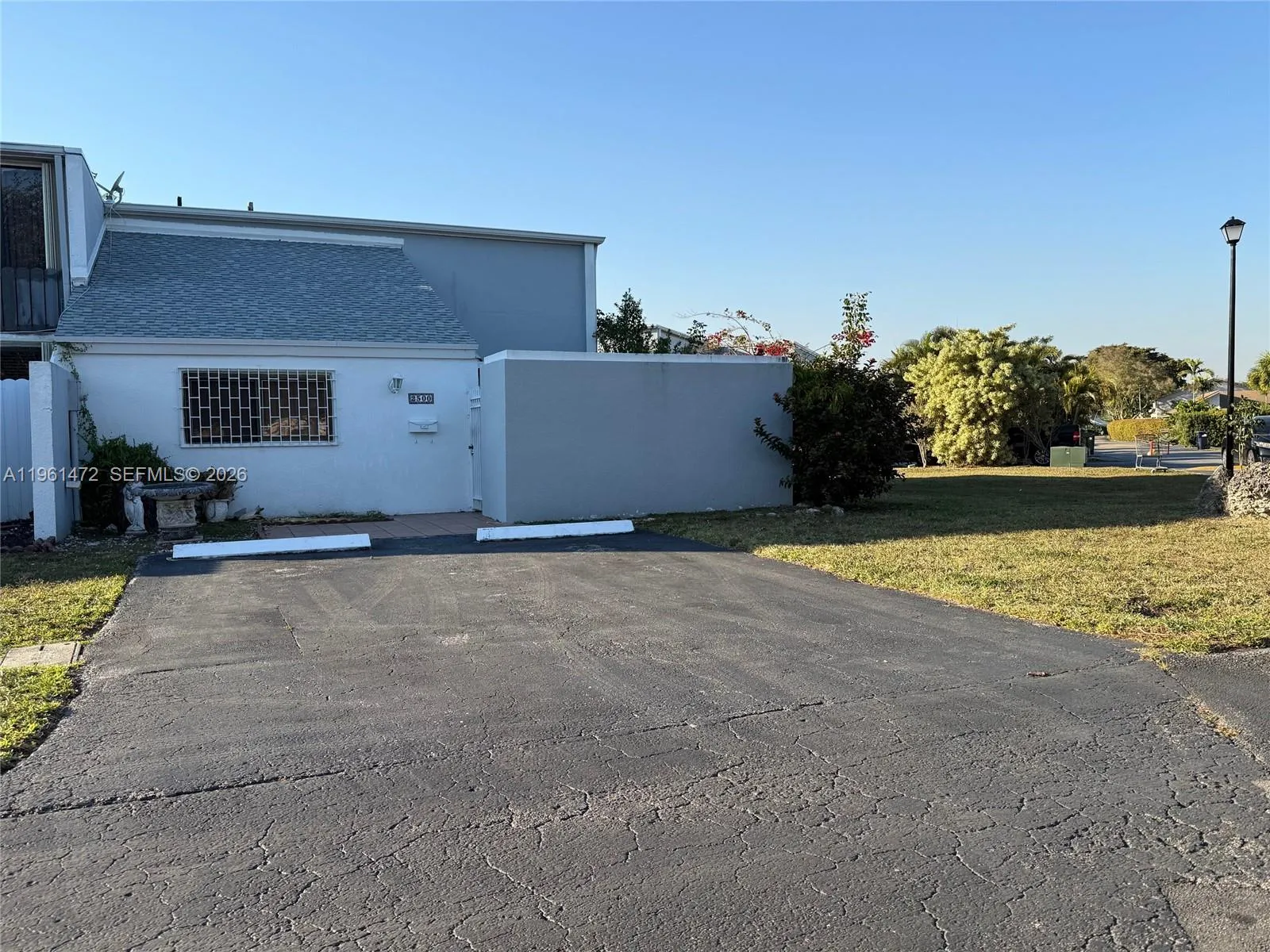 3 bedroom 2 bath for sale at 2500 SW 122nd Ct, Miami FL 33175