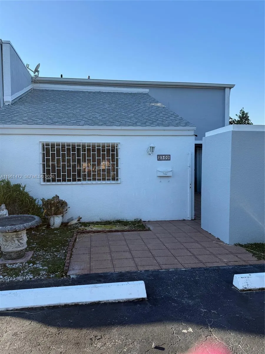 2500 SW 122nd Ct, Miami FL 33175