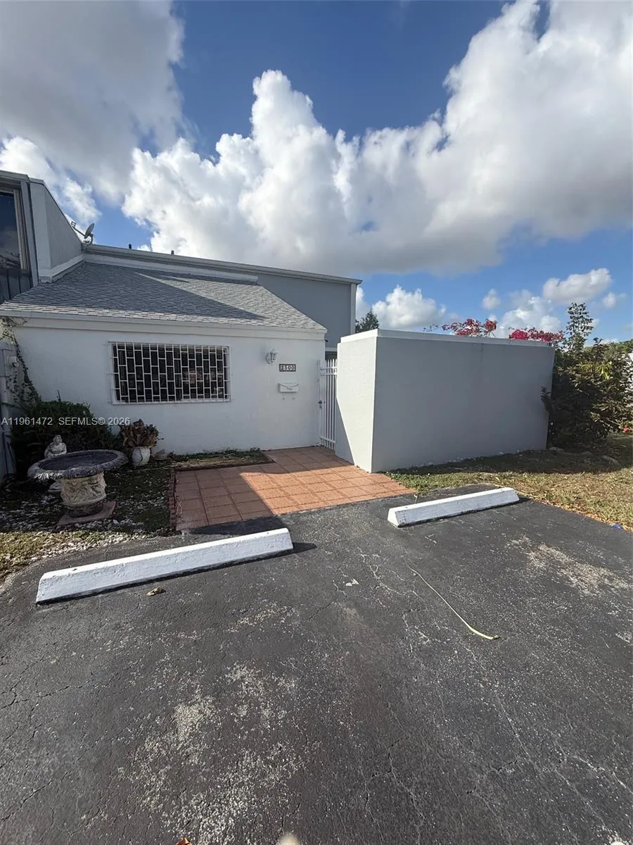2500 SW 122nd Ct, Miami FL 33175