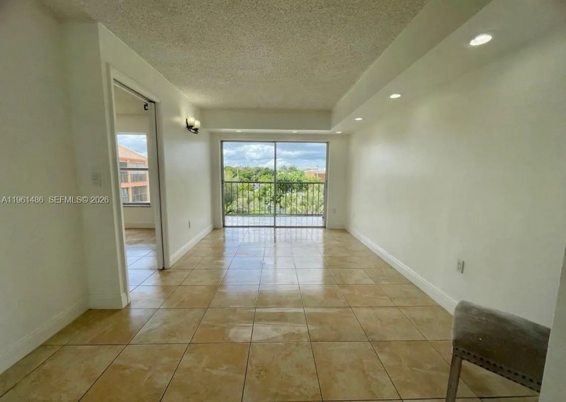 9405 W Flagler St # D403, Miami FL 33174