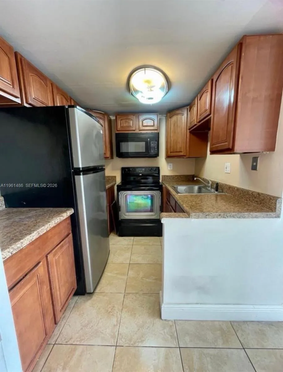 9405 W Flagler St # D403, Miami FL 33174