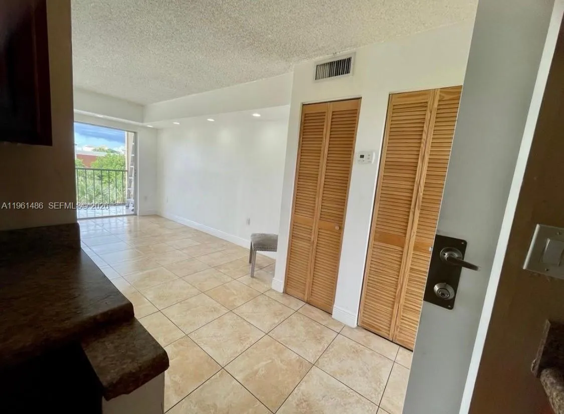 9405 W Flagler St # D403, Miami FL 33174