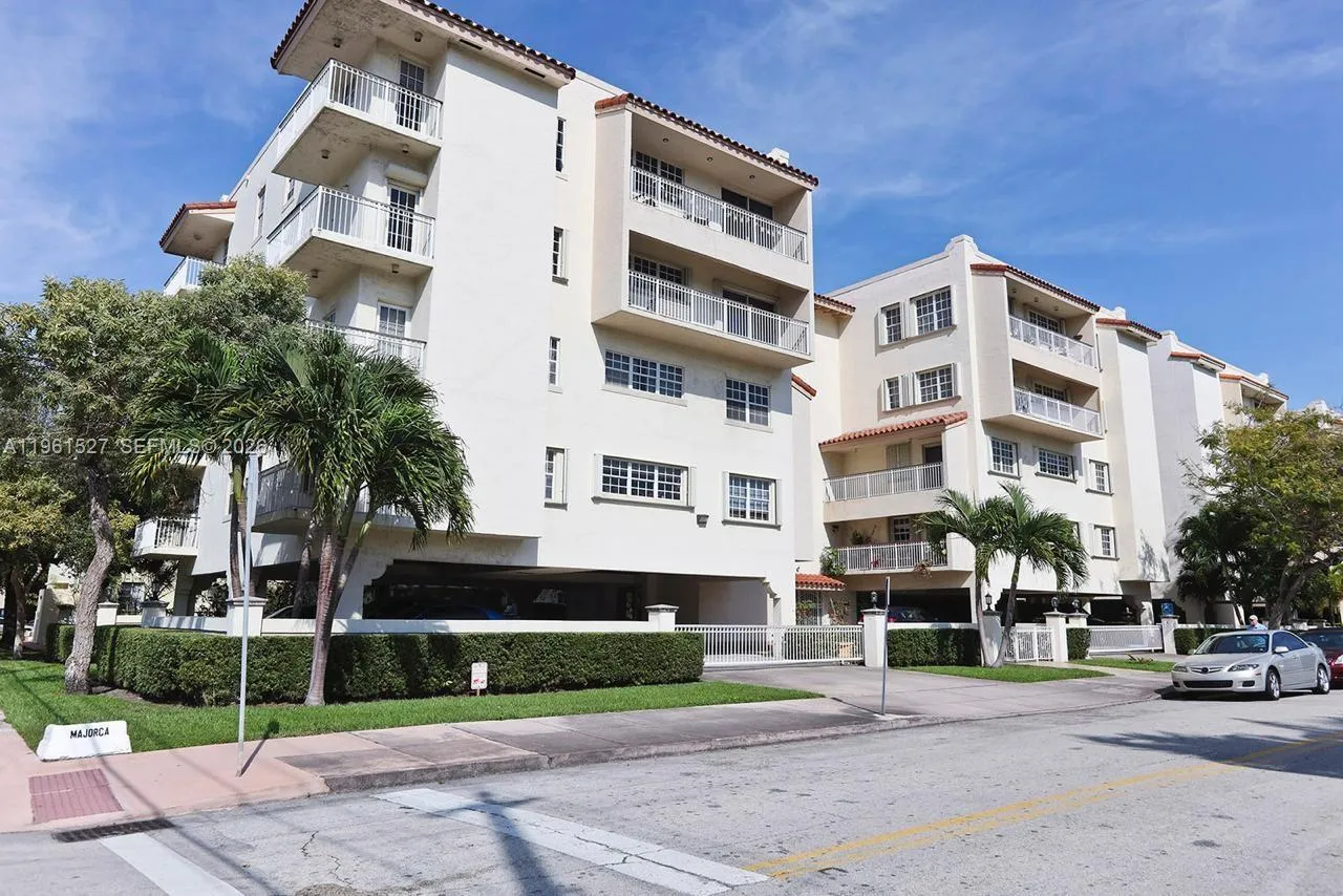 3 bedroom 2 bath for rent at 49 Majorca Ave # 303, Coral Gables FL 33134