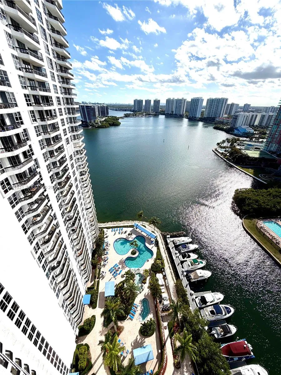 2 bedroom 2 bath for sale at 3530 Mystic Pointe Dr # 2605, Aventura FL 33180