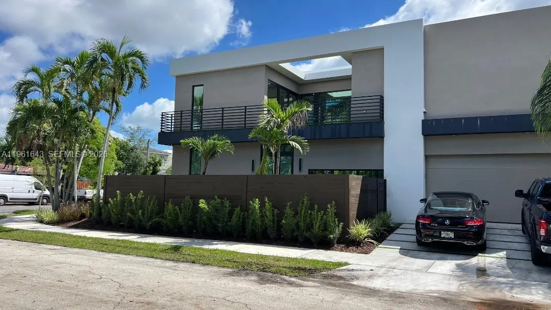 1700 NE 18th St, Fort Lauderdale FL 33305