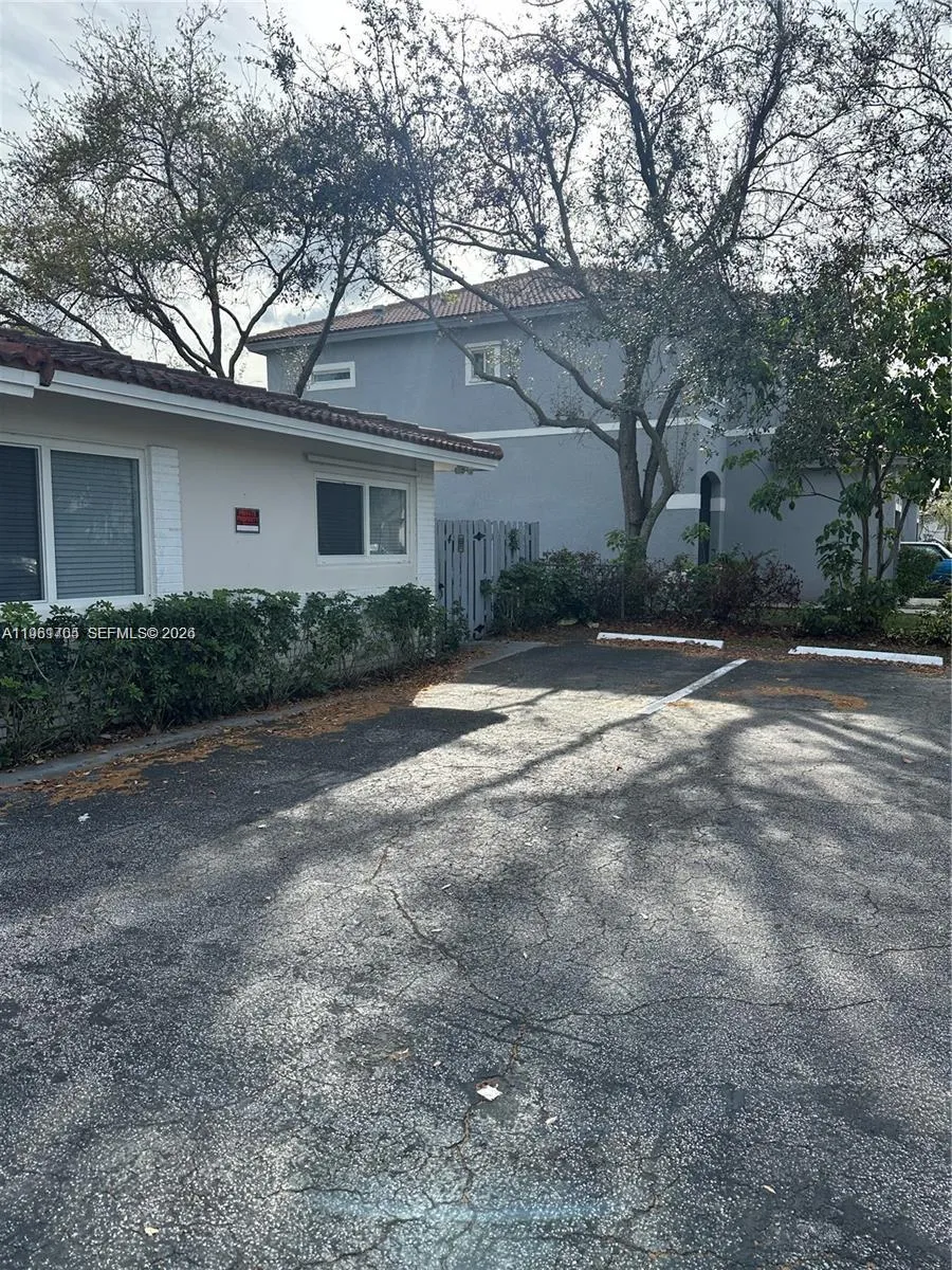 8704 NW 38th Dr, Coral Springs FL 33065