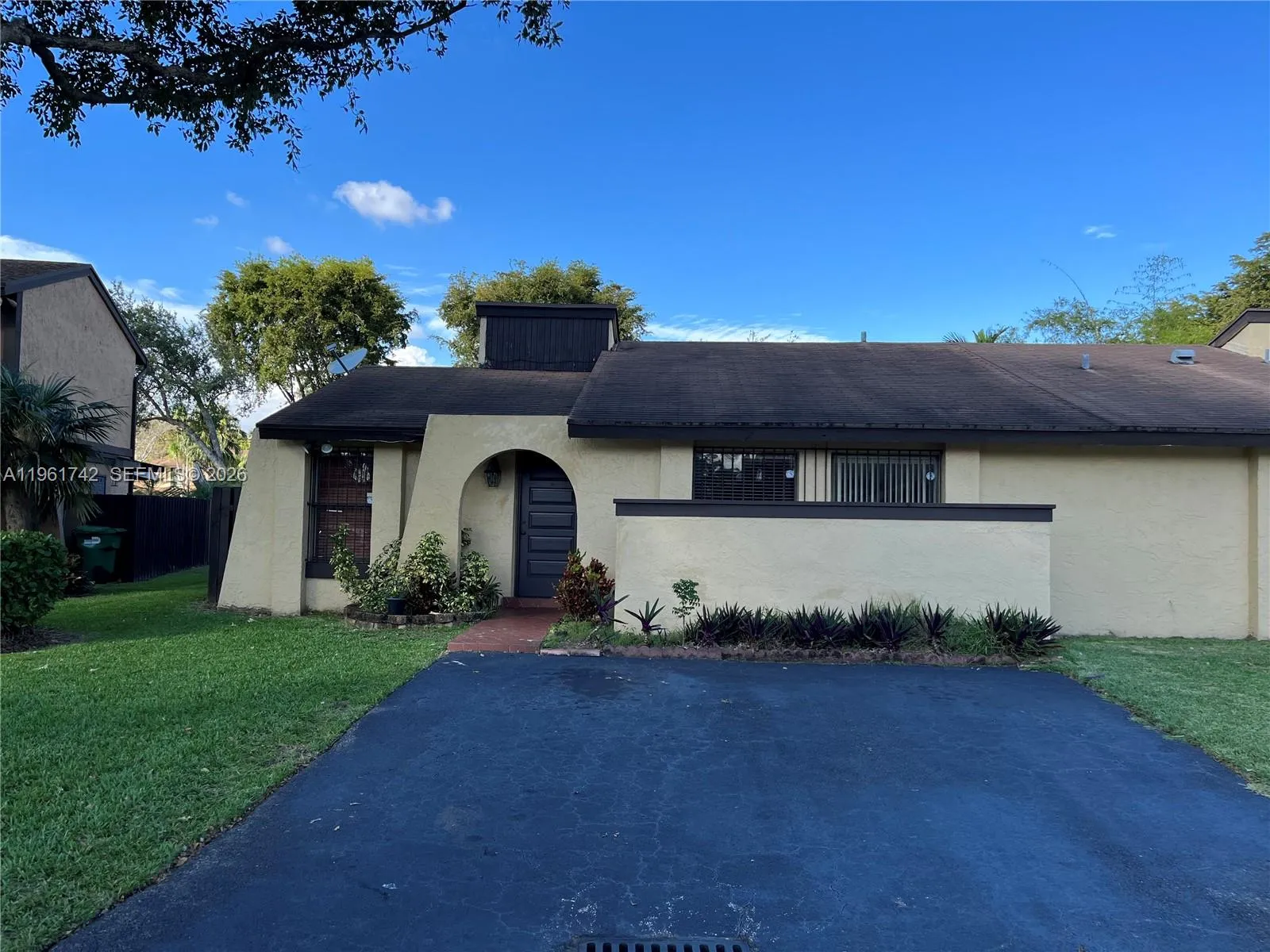 3 bedroom 2 bath for sale at 12713 SW 70th Ln, Miami FL 33183