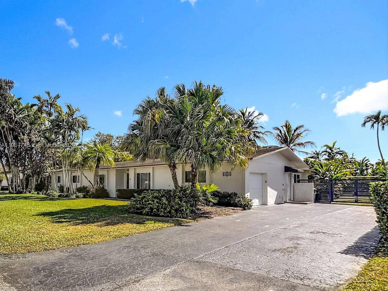 5 bedroom 2 bath for sale at 10028 SW 127th St, Miami FL 33176