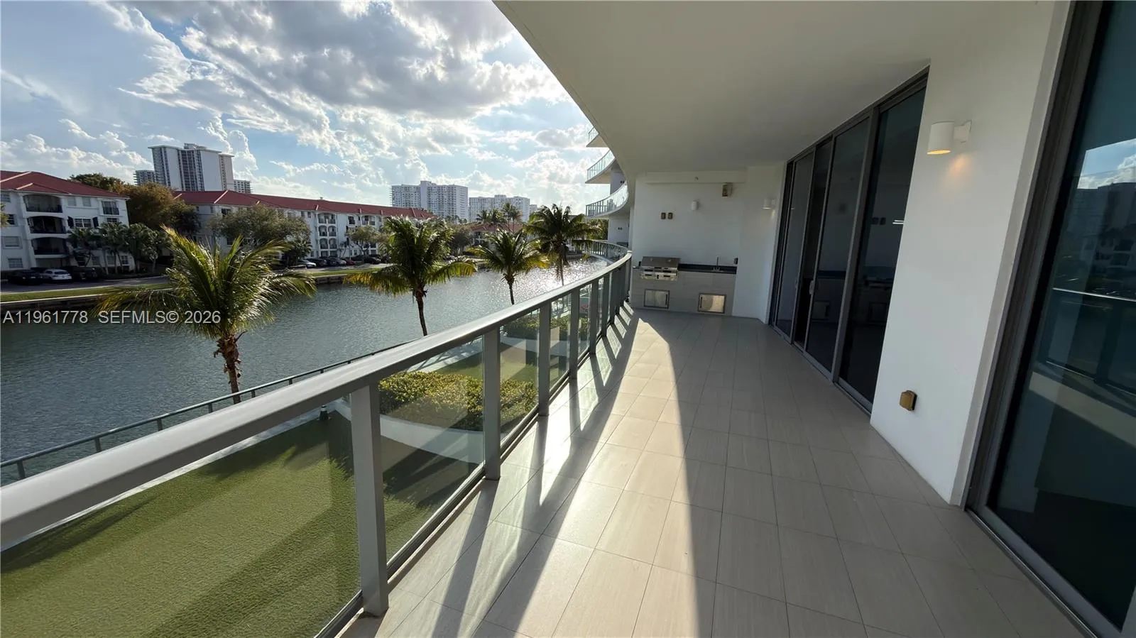 3 bedroom 4 bath for sale at 3250 NE 188th St # 204, Aventura FL 33180