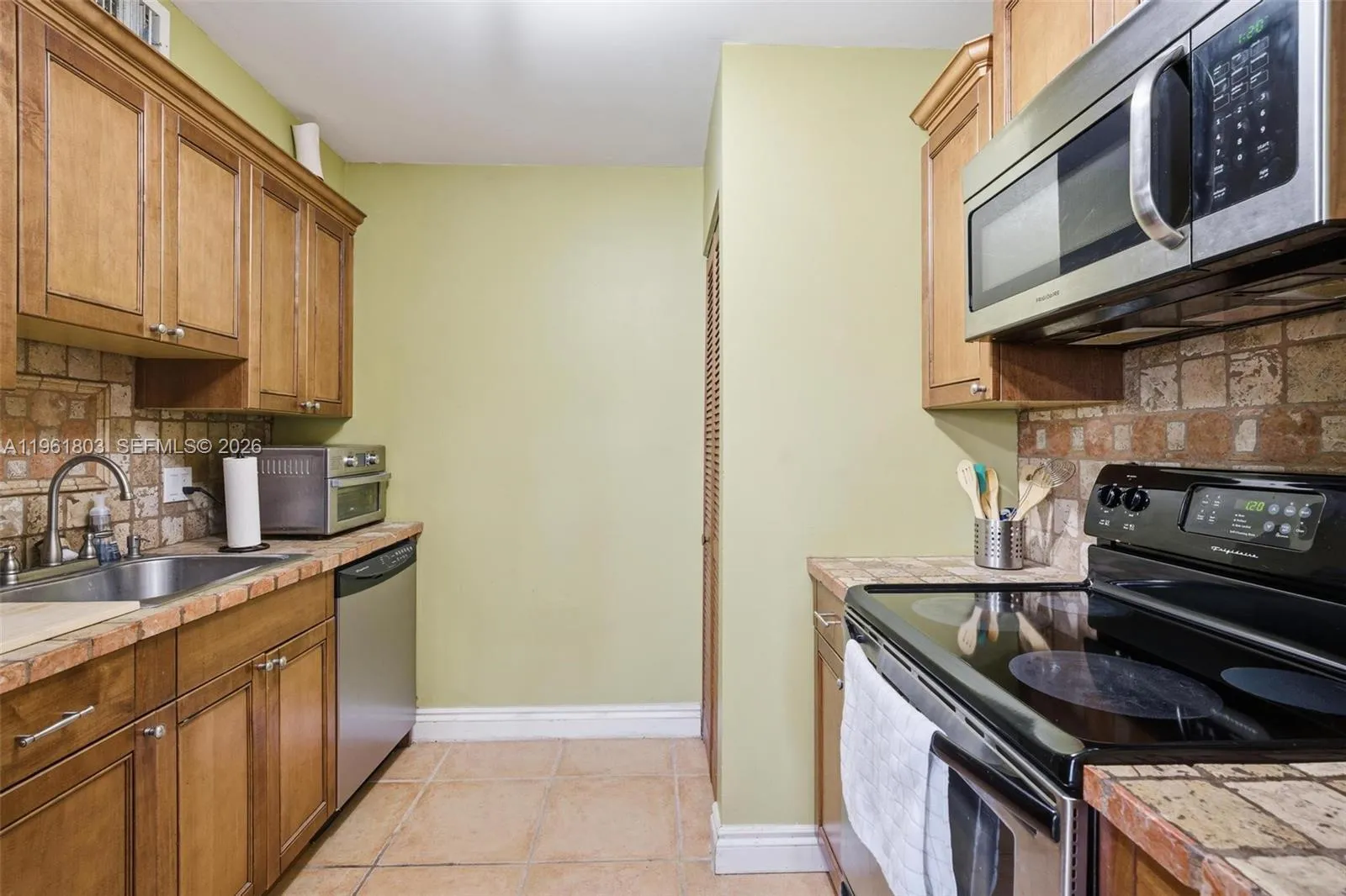 8630 SW 3rd St # 203, Pembroke Pines FL 33025