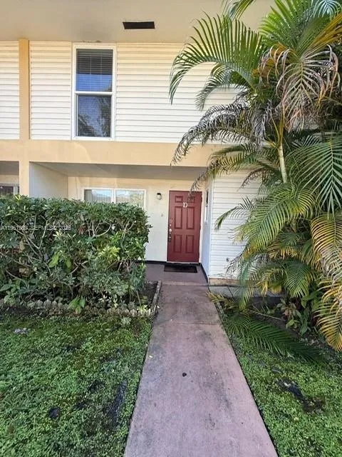 4 bedroom 2 bath for sale at 3326 Farragut St # 6D, Hollywood FL 33021