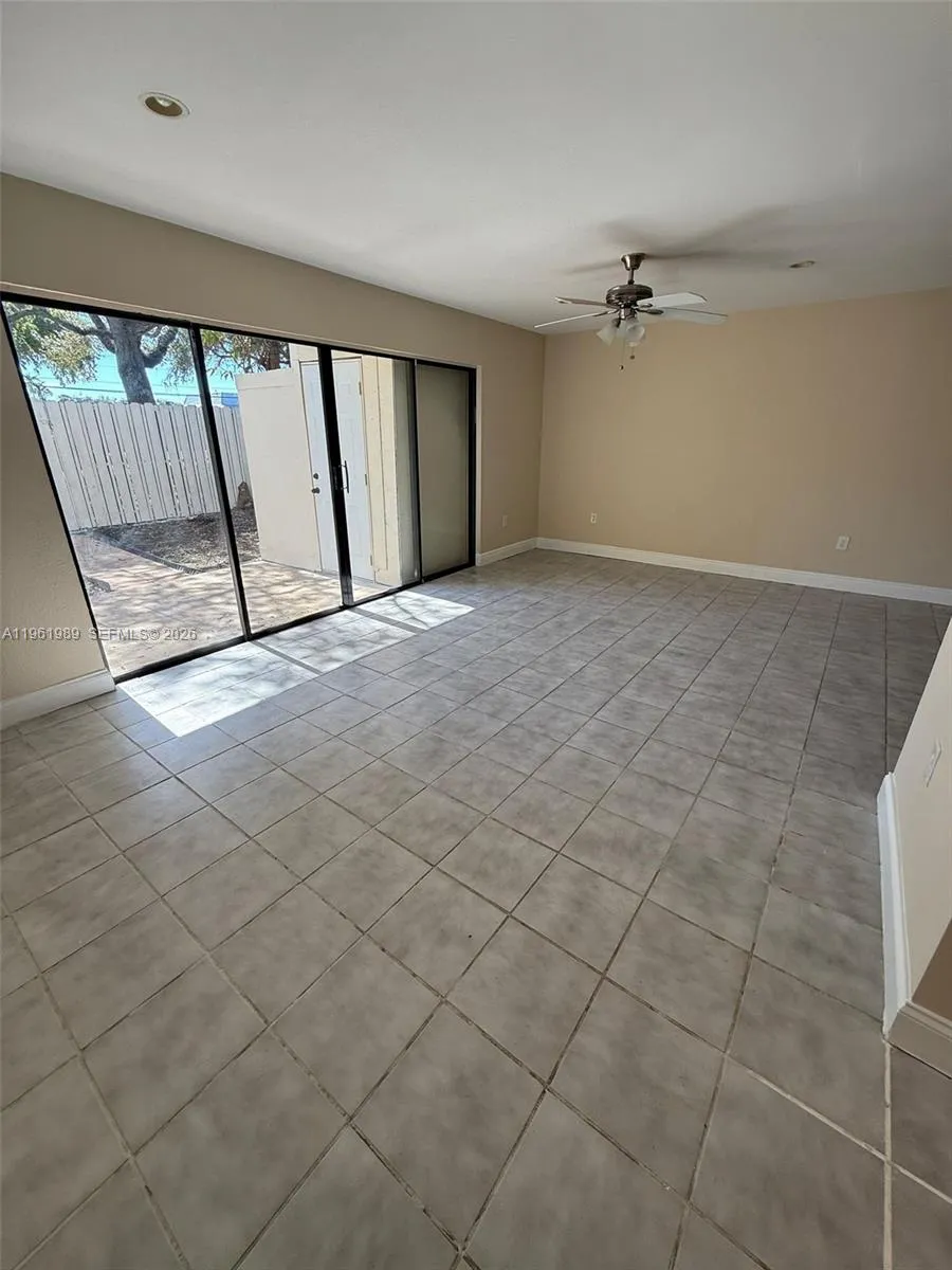 3326 Farragut St # 6D, Hollywood FL 33021
