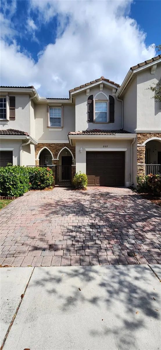 8909 SW 225th Ter, Cutler Bay FL 33190