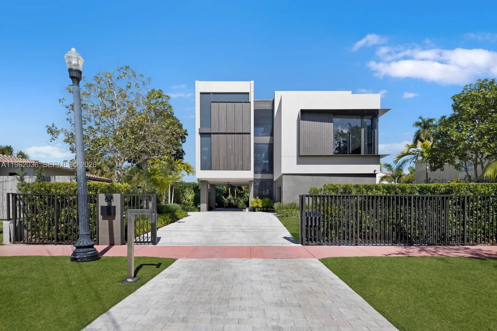 621 W 44th St, Miami Beach FL 33140