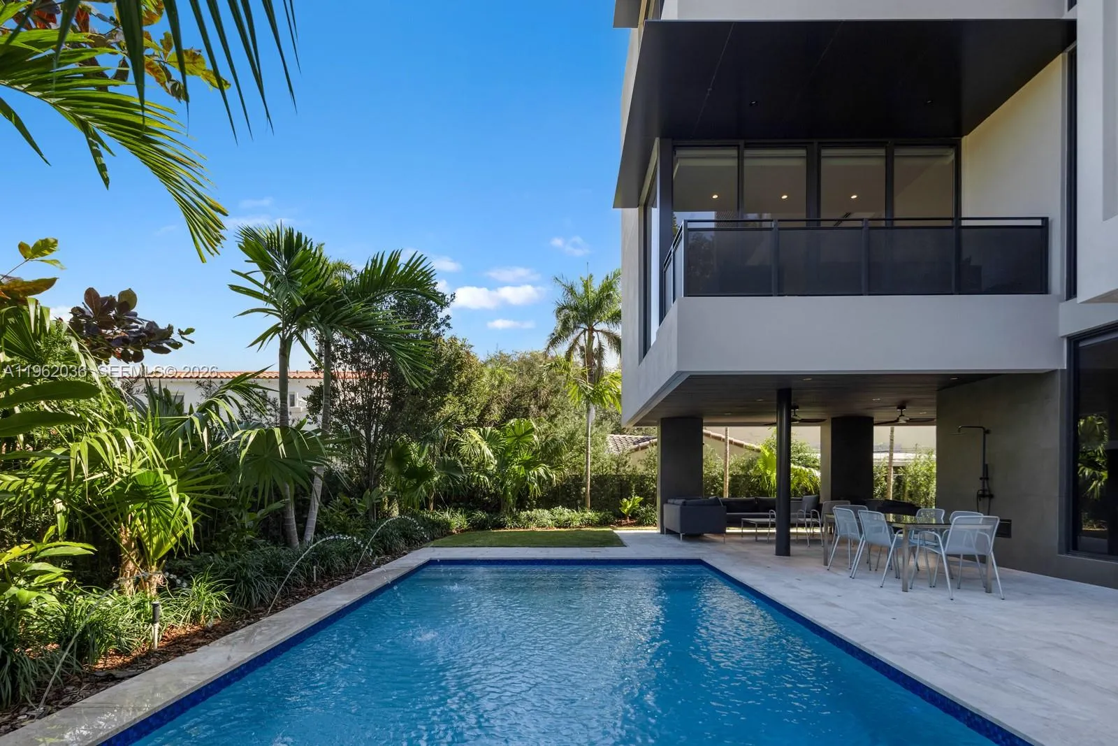 621 W 44th St, Miami Beach FL 33140