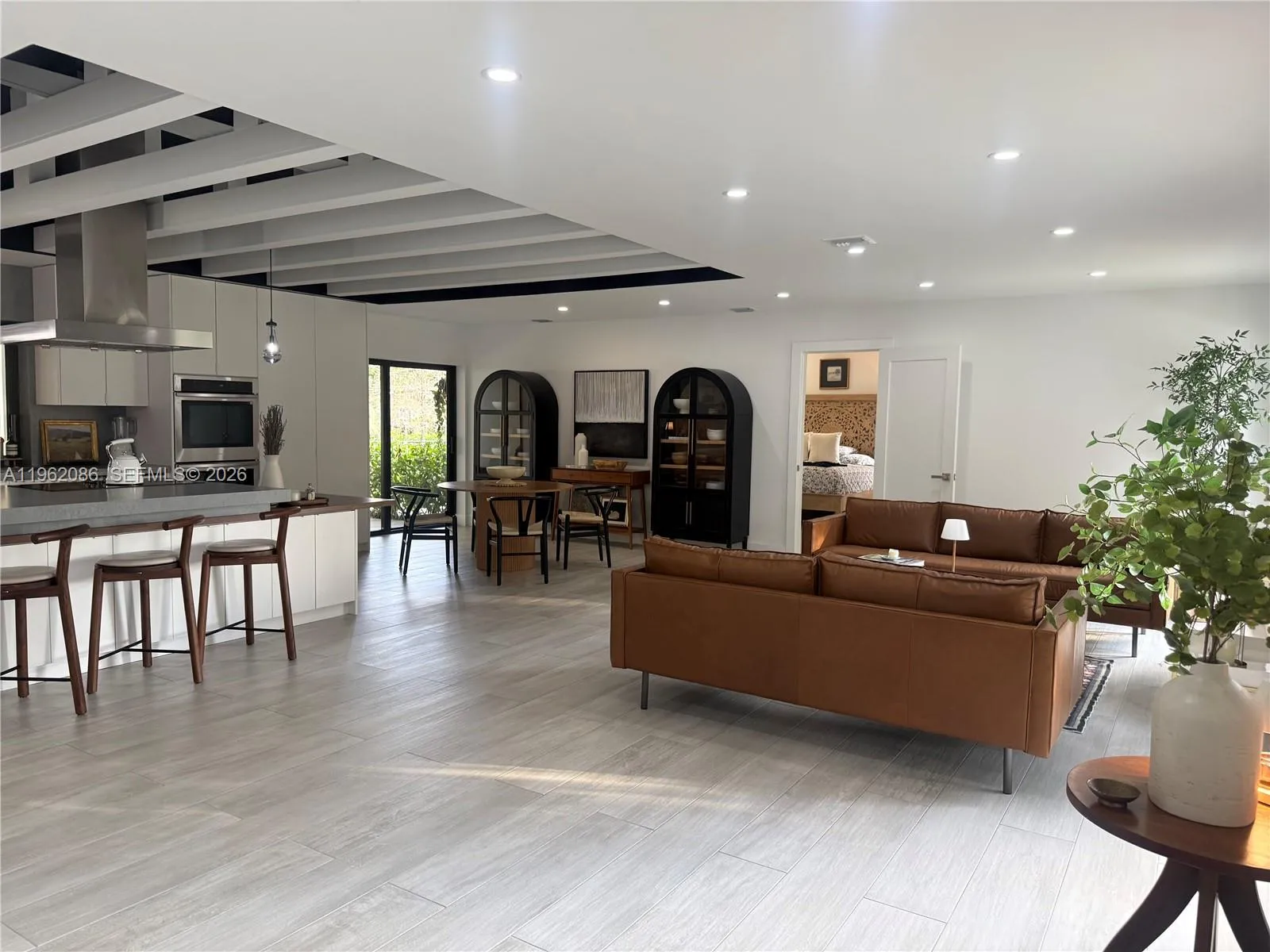 3 bedroom 3 bath for sale at 470 Petersburg Ter, Plantation FL 33325