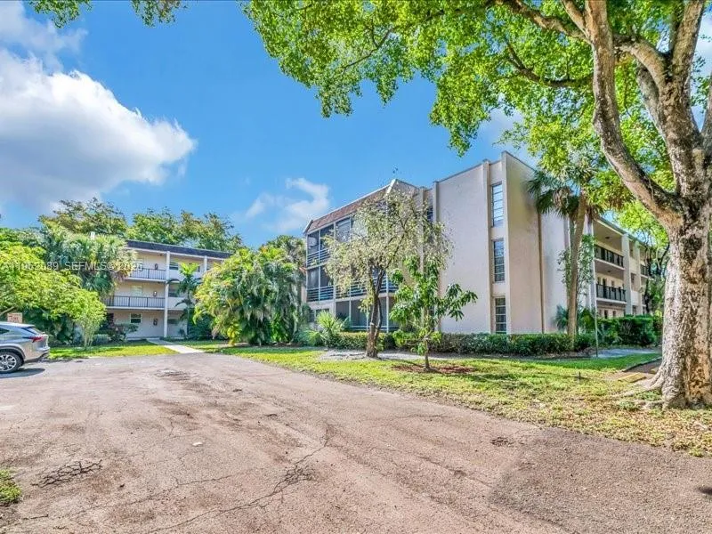 469 N Pine Island Rd # B305, Plantation FL 33324