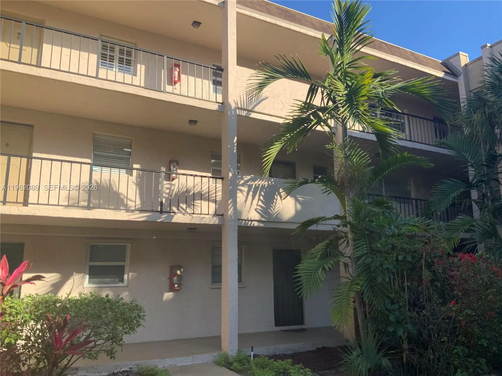 469 N Pine Island Rd # B305, Plantation FL 33324