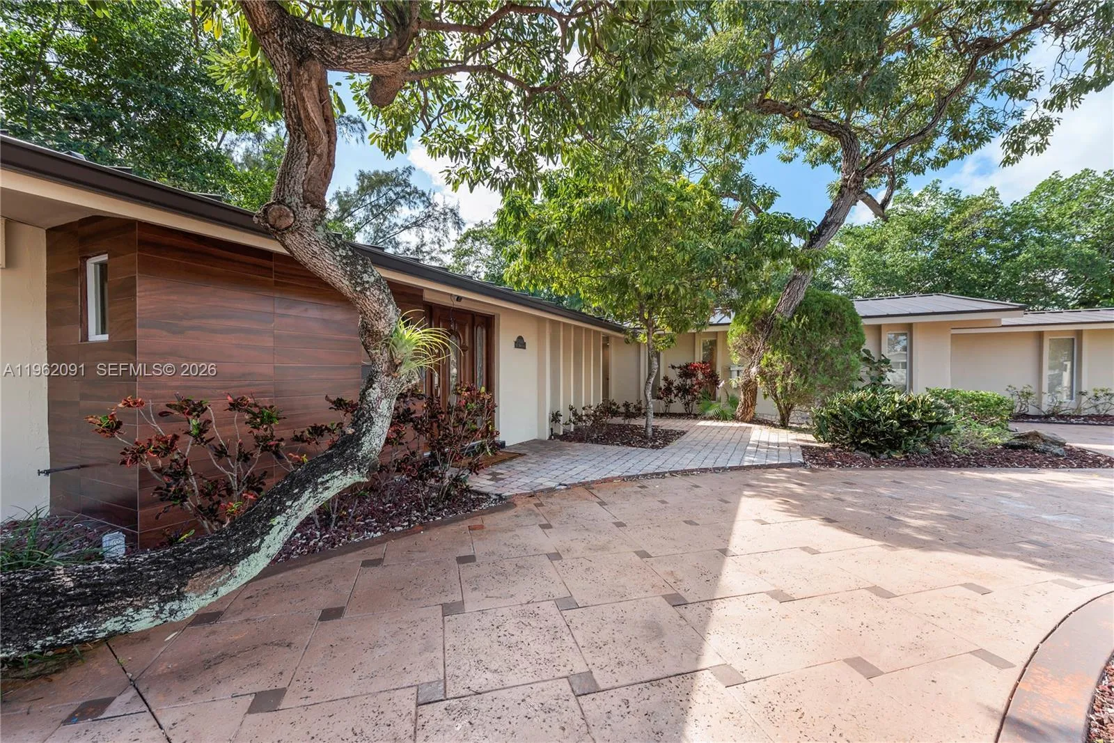 19860 NE 24th Ct, Miami FL 33180