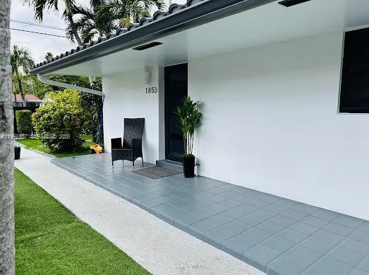 1851-1853 NW 22nd Pl, Miami FL 33125