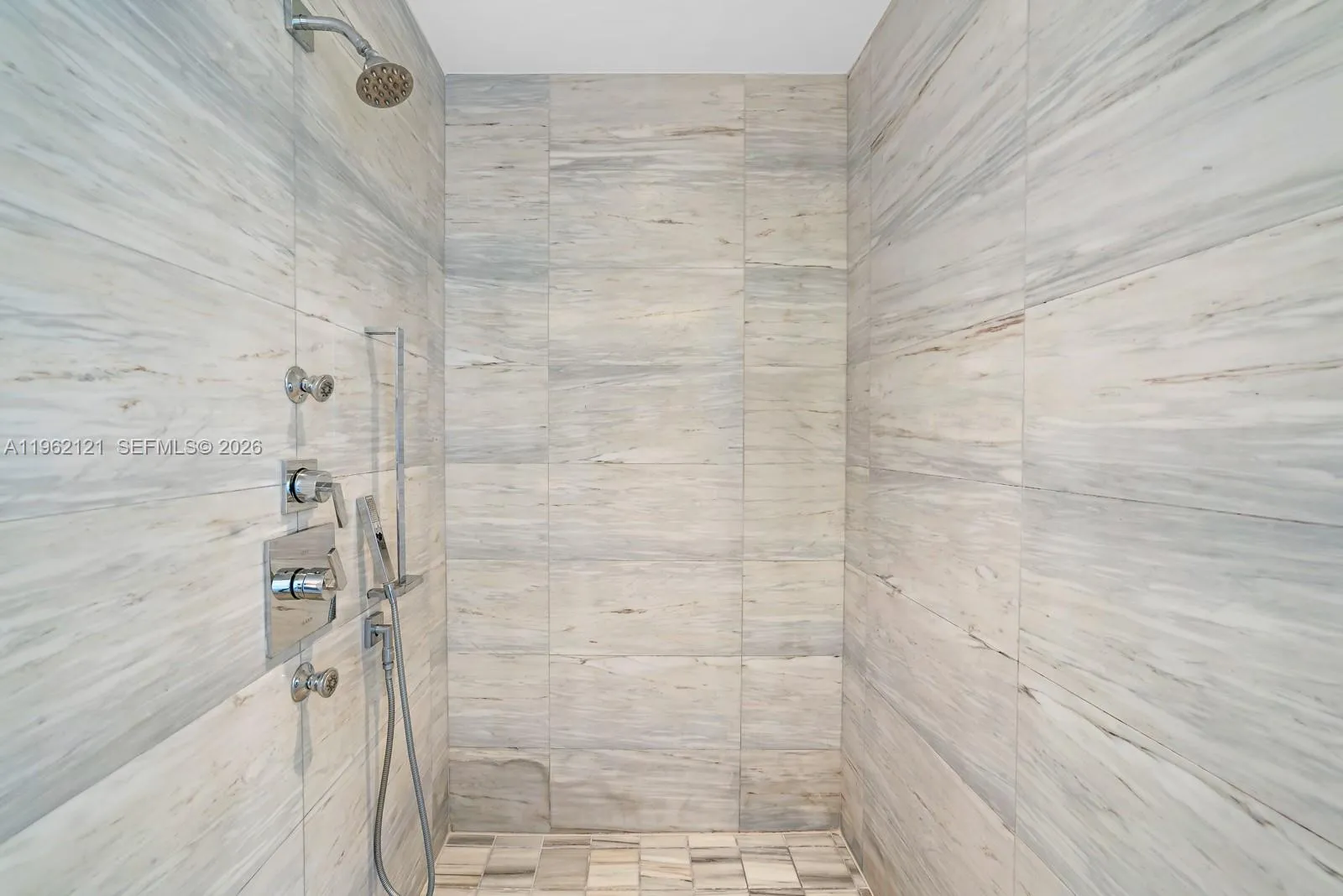 2201 Collins Ave # 1010, Miami Beach FL 33139