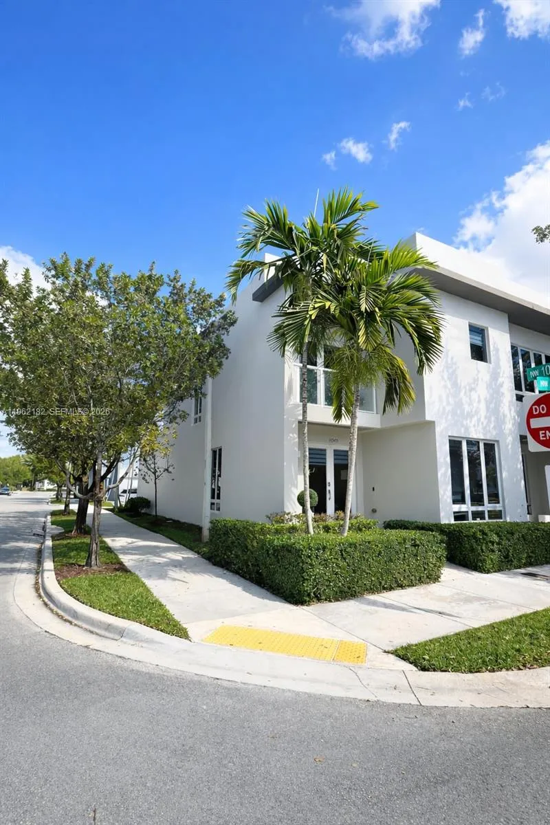4 bedroom 3 bath for sale at 10565 NW 64th Way, Doral FL 33178