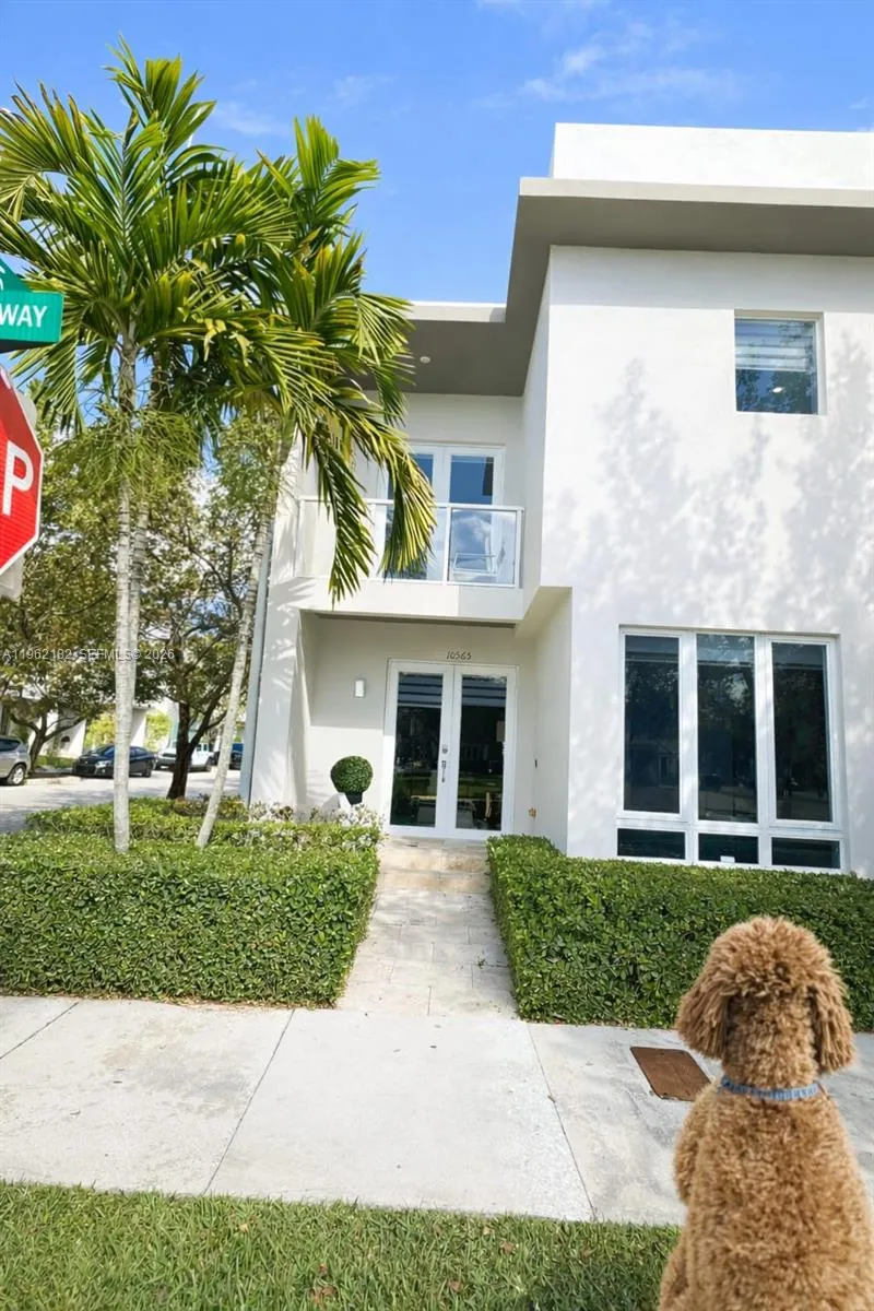 10565 NW 64th Way, Doral FL 33178