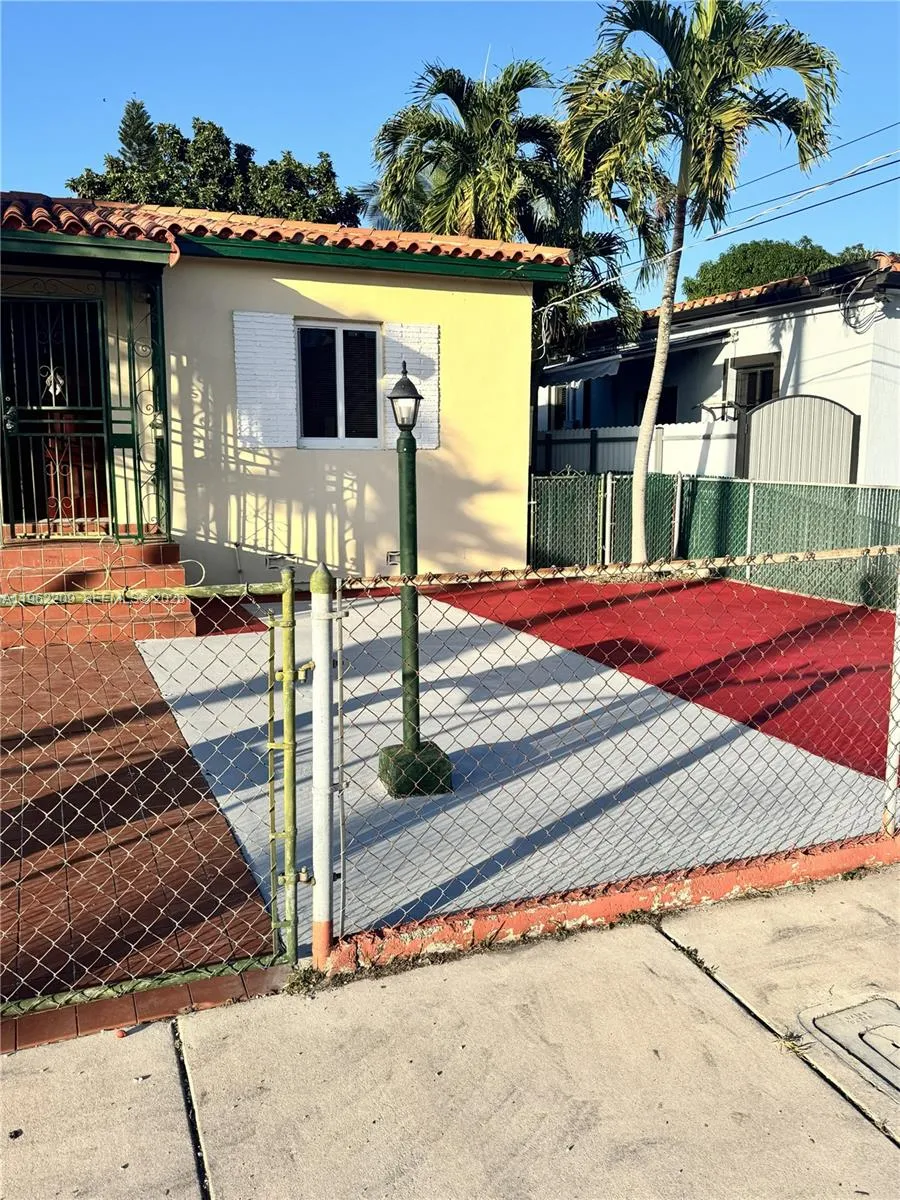 3445 NW 2nd St, Miami FL 33125