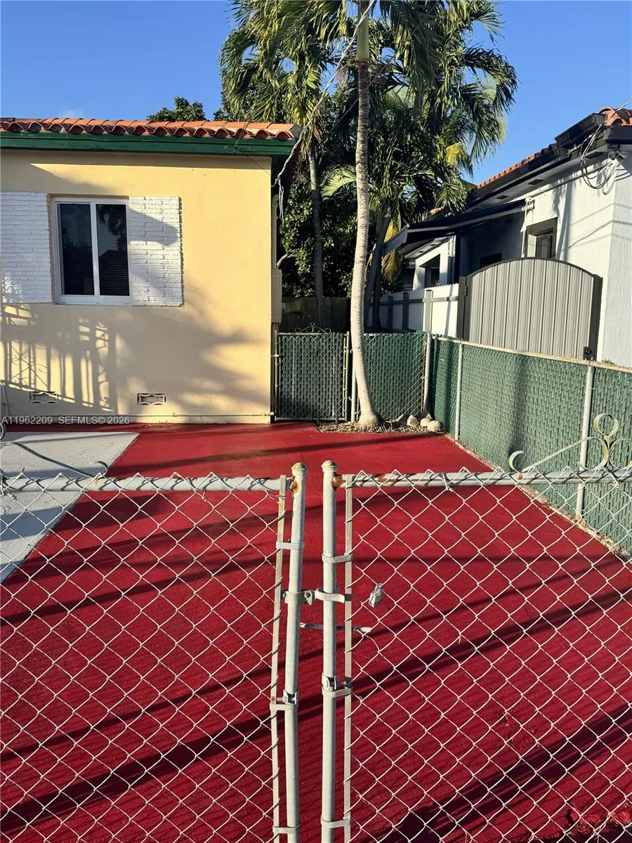 3445 NW 2nd St, Miami FL 33125