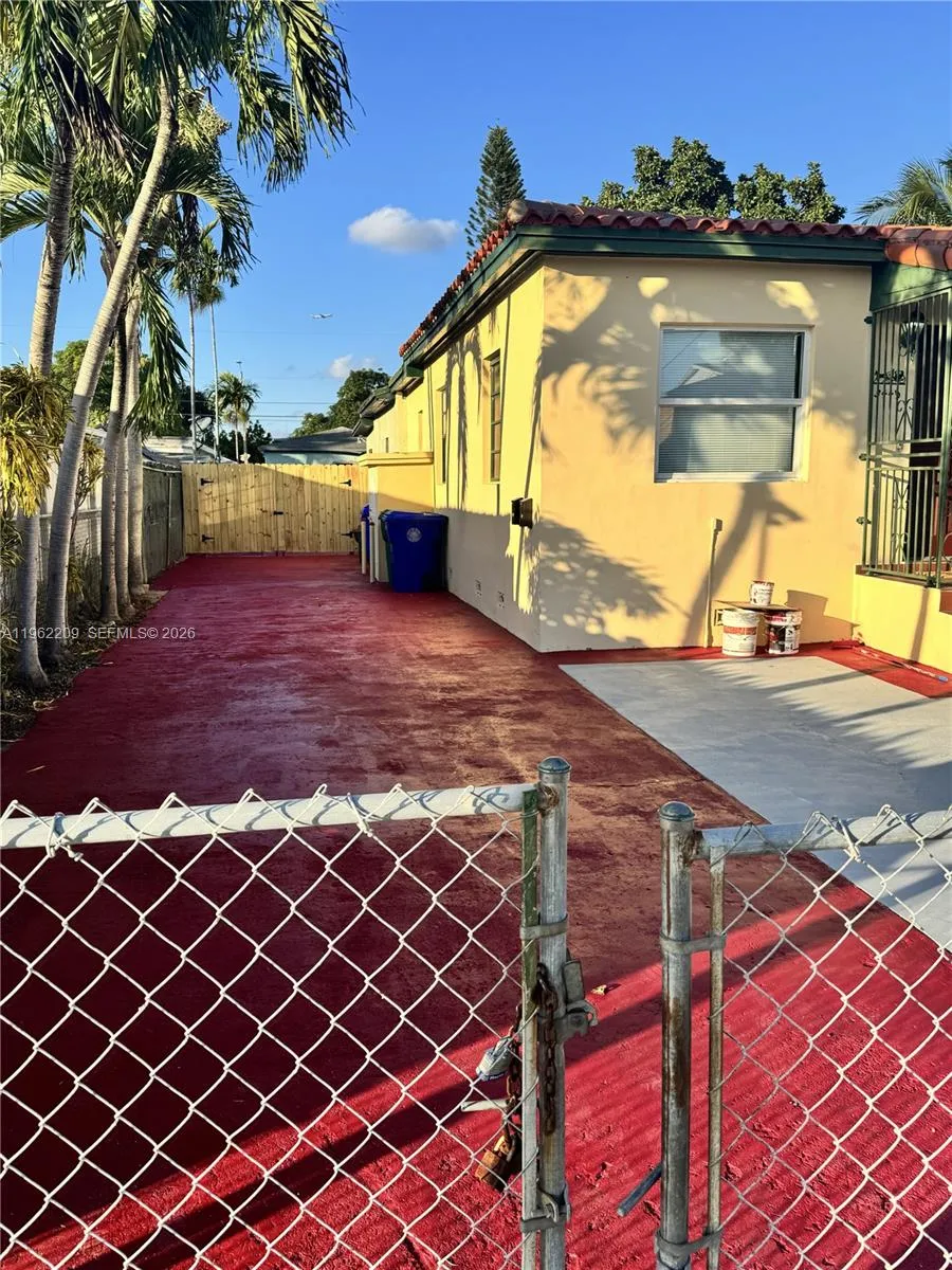 3445 NW 2nd St, Miami FL 33125