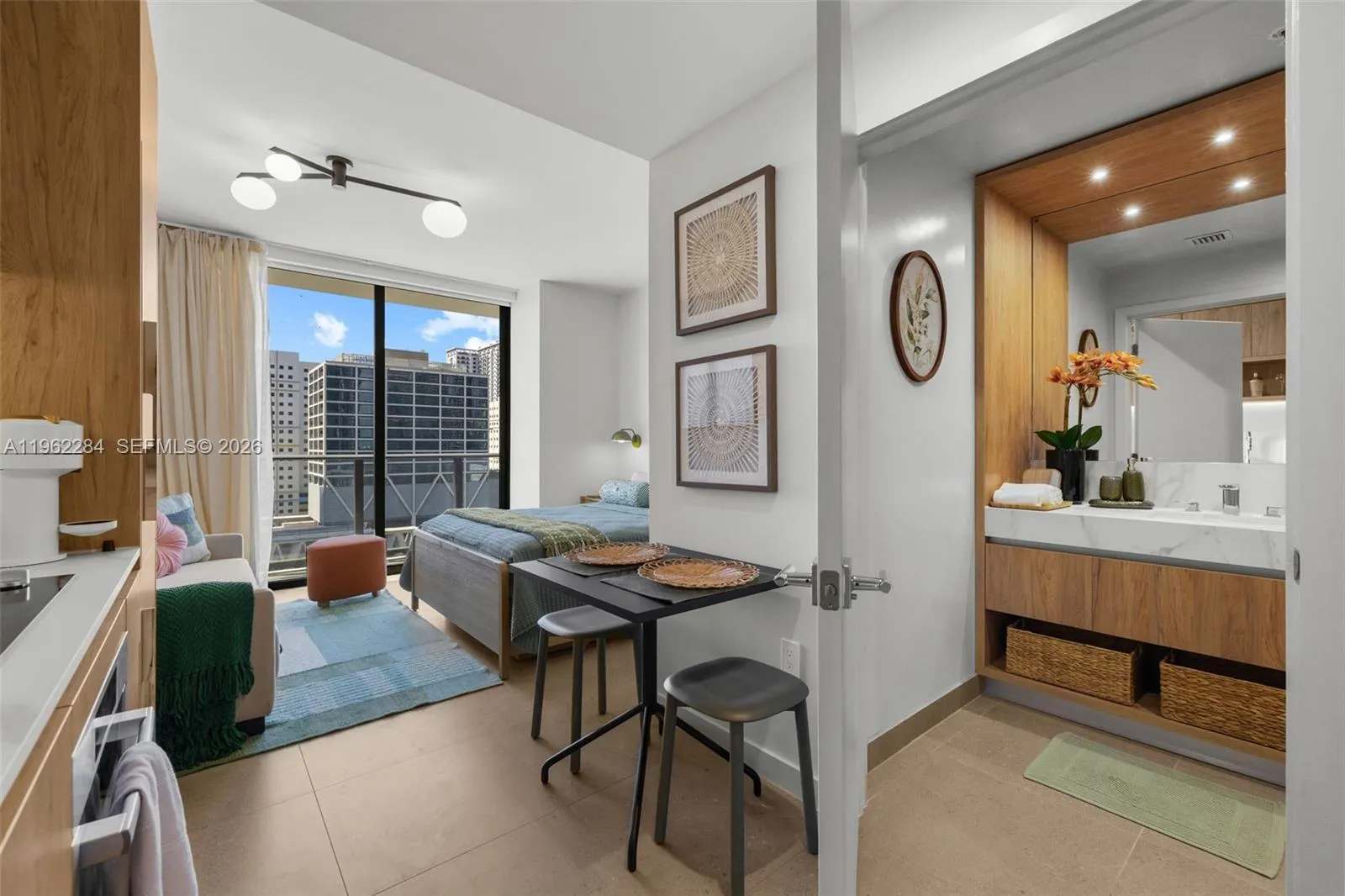 1 bath for sale at 11 NE 6th St # 1615, Miami FL 33132