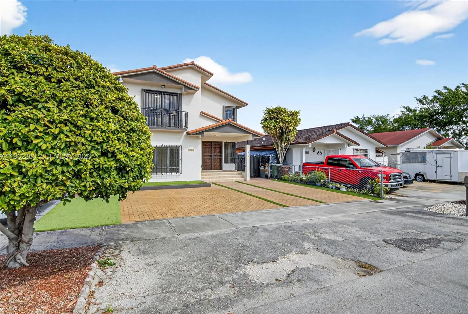 1285 W 42nd Pl, Hialeah FL 33012