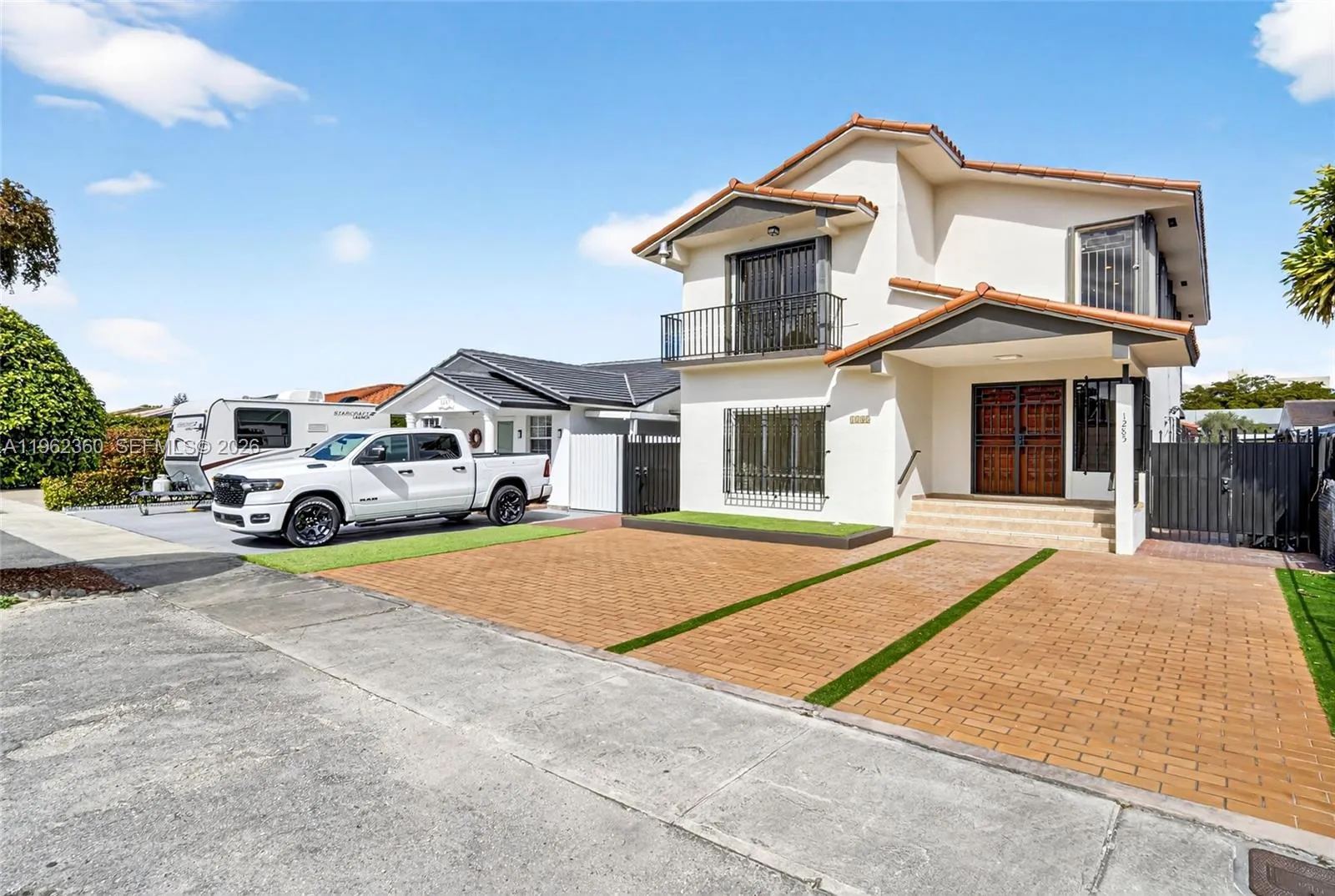 1285 W 42nd Pl, Hialeah FL 33012