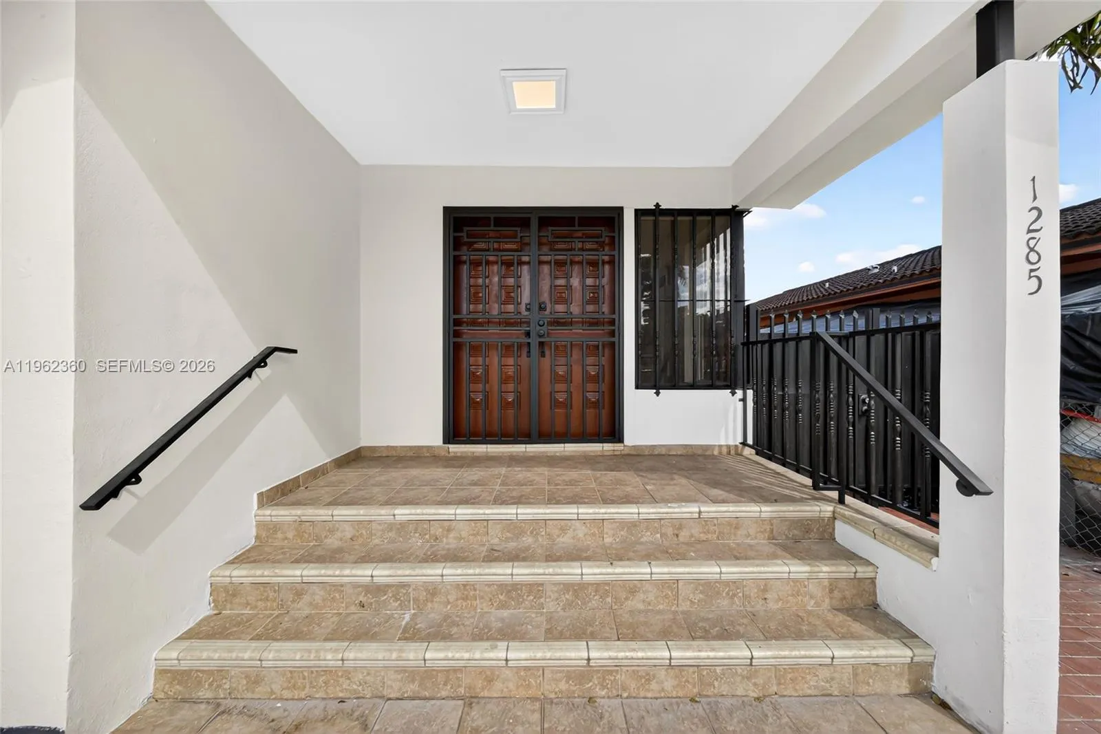 1285 W 42nd Pl, Hialeah FL 33012