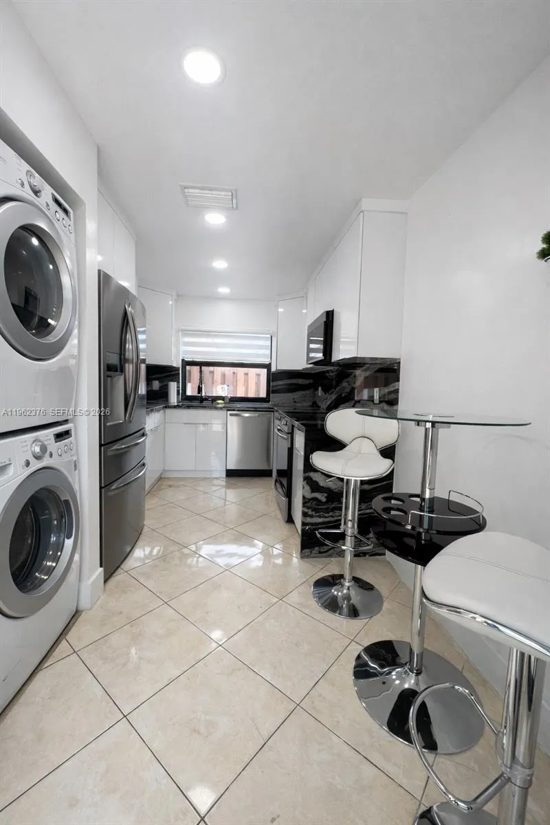 6012 NW 172nd Terr Cir, Hialeah FL 33015