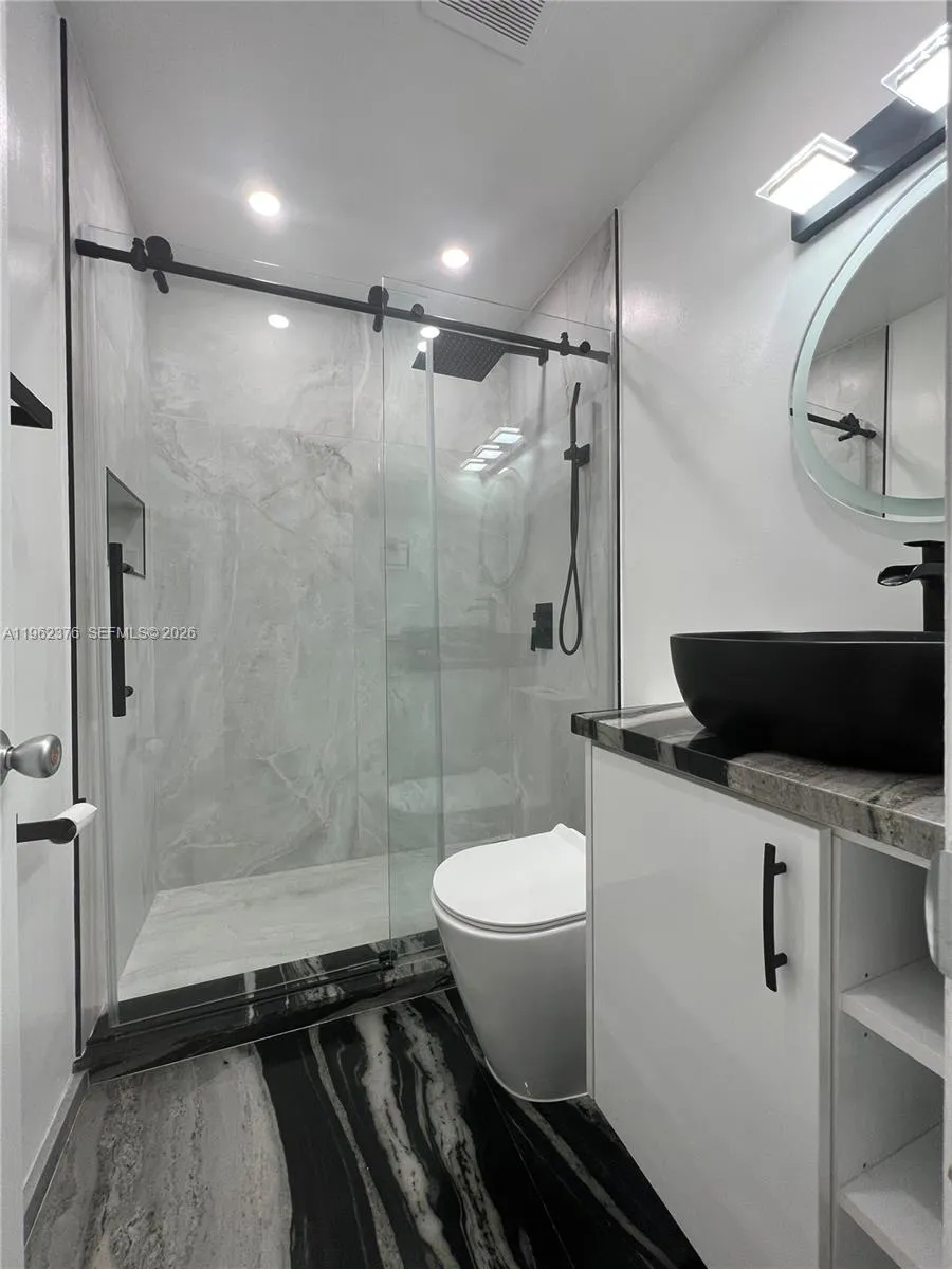 6012 NW 172nd Terr Cir, Hialeah FL 33015