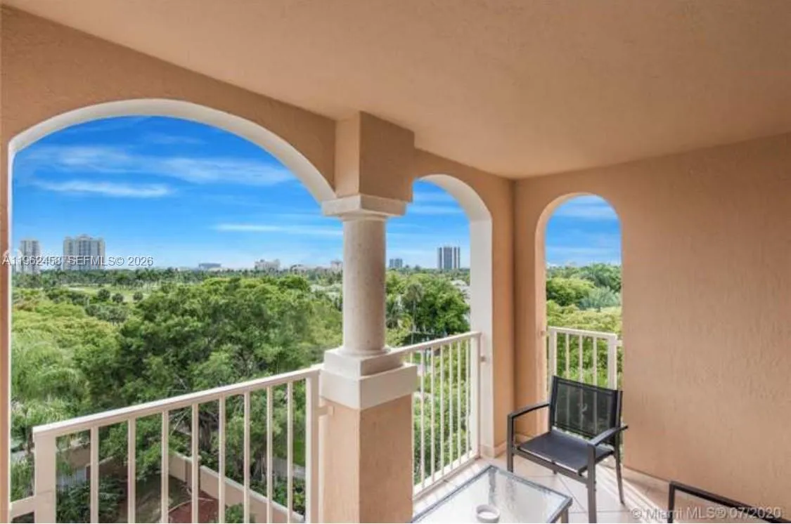 2 bedroom 2 bath for rent at 19999 E Country Club Dr # 1501, Aventura FL 33180